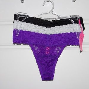 🔴 3 pack Betsey Johnson Lace Thongs